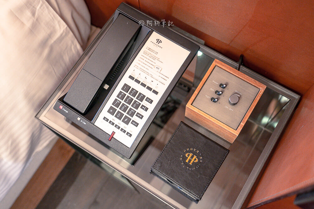賦樂旅居,賦樂旅居評價,HOTEL PROVERBS TAIPEI,台北東區飯店,忠孝復興住宿,台北設計旅店 賦樂旅居 床頭控制面板
