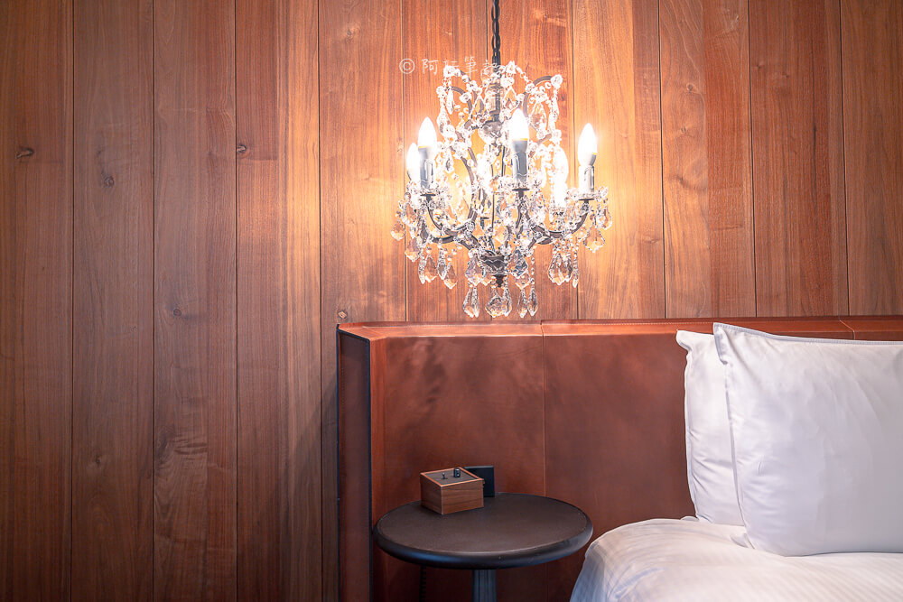 賦樂旅居,賦樂旅居評價,HOTEL PROVERBS TAIPEI,台北東區飯店,忠孝復興住宿,台北設計旅店 賦樂旅居 床頭水晶吊燈