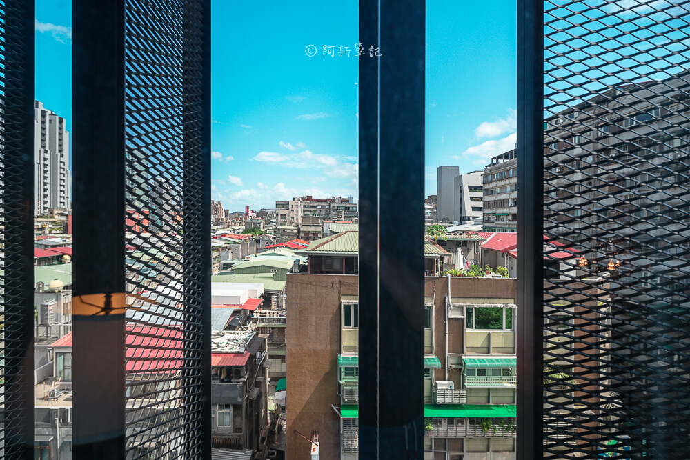 賦樂旅居,賦樂旅居評價,HOTEL PROVERBS TAIPEI,台北東區飯店,忠孝復興住宿,台北設計旅店 賦樂旅居 頂樓鐵網與城市景觀