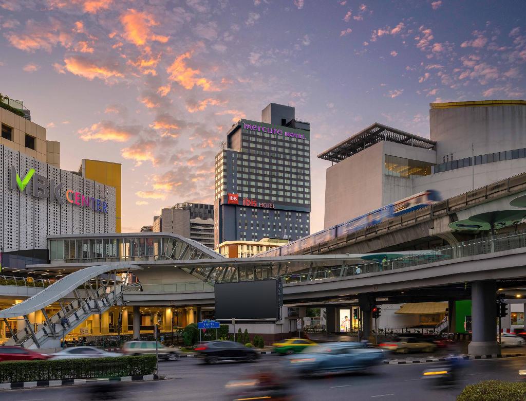 曼谷飯店推薦 ibis Bangkok Siam 外觀與泳池