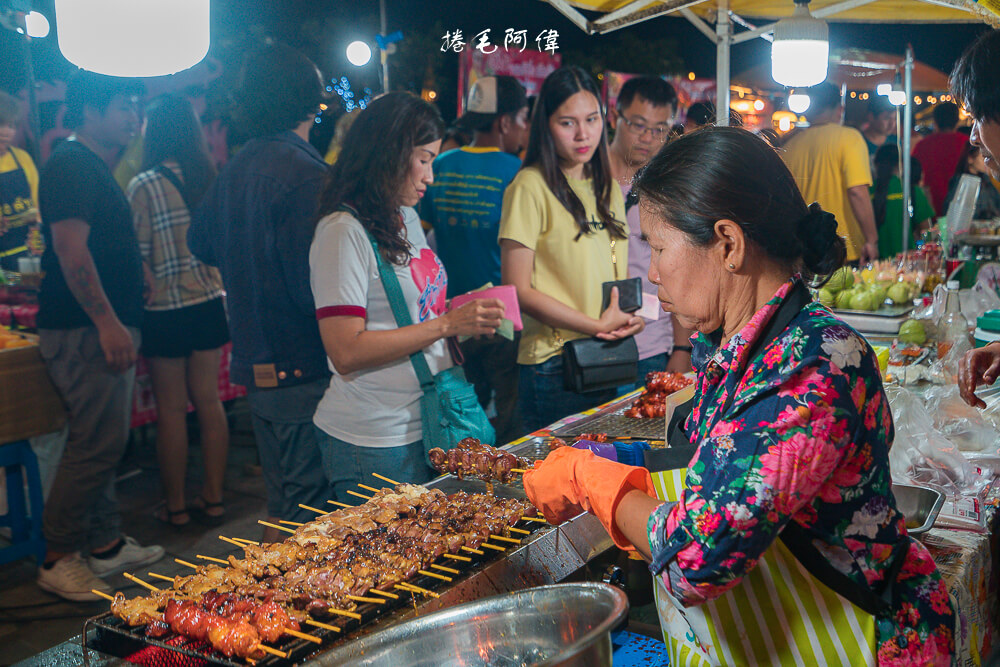 溪墘夜市,溪墘步行街溪,墘溪美食,墘溪夜市 泰國,拉差汶里景點,叻丕府景點