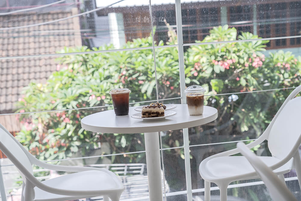 Flat White Cafe,Flat White Cafe Bangkok,Flat White Cafe menu,Flat White Cafe review,Bangkok white café,Bangkok minimalist café,Flat White dessert,Flat White coffee shop Flat White Cafe,Flat White Cafe Bangkok,Flat White Cafe menu,Flat White Cafe review,Bangkok white café,Bangkok minimalist café,Flat White dessert,Flat White coffee shop