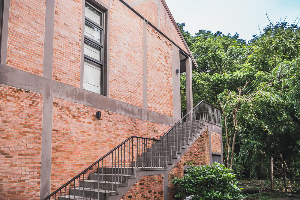 清邁Flora Creek,Flora Creek,清邁住宿,清邁飯店,清邁度假村,航東住宿 清邁 Flora Creek 紅磚樓梯