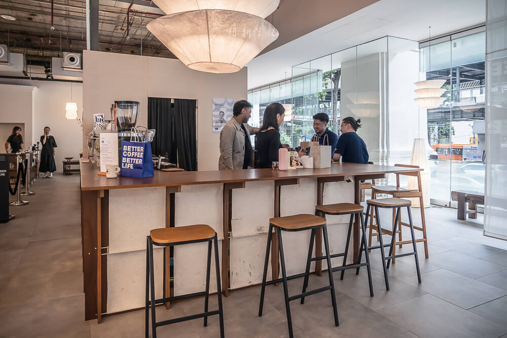 KINTO Thailand,曼谷咖啡館,曼谷咖啡店,手沖咖啡,單品咖啡,拿鐵,甜點,早午餐,內用座位,吧台區,菜單價格,評價心得,打卡景點,營業時間,交通怎麼去,BTS