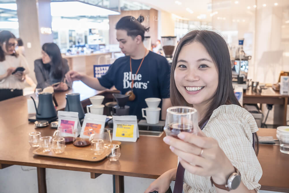 KINTO Thailand,曼谷咖啡館,曼谷咖啡店,手沖咖啡,單品咖啡,拿鐵,甜點,早午餐,內用座位,吧台區,菜單價格,評價心得,打卡景點,營業時間,交通怎麼去,BTS