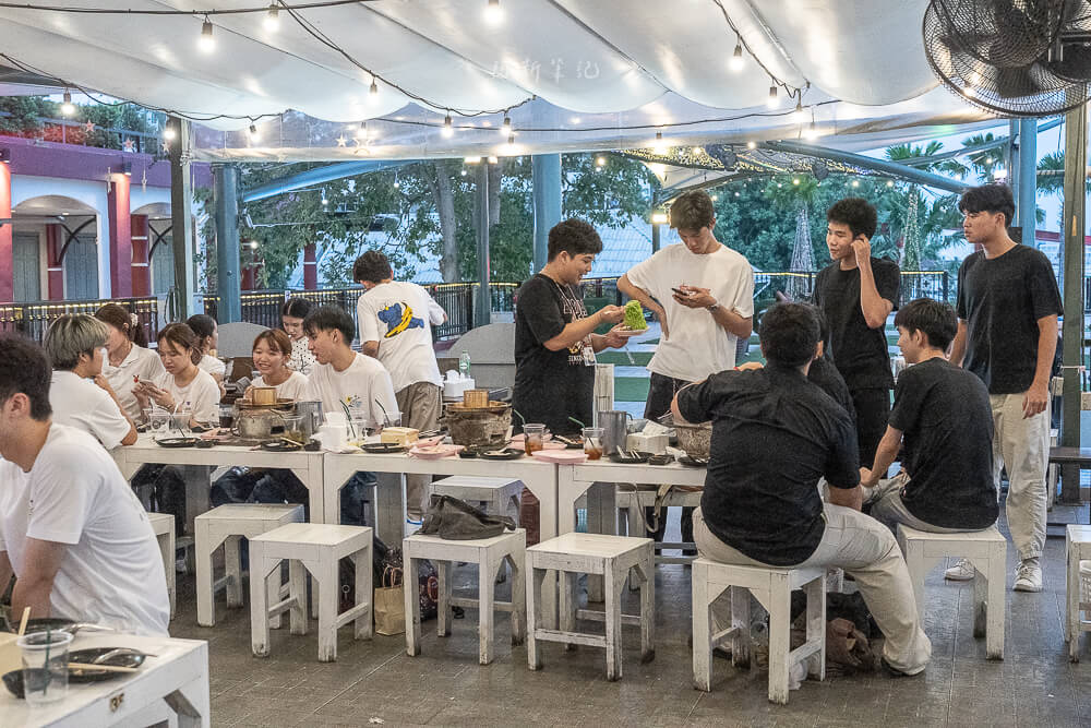 Pranakorn Grill,曼谷燒烤吃到飽,泰式銅盤烤肉,泰式火鍋,Mu Kratha,海鮮燒烤,自助吧,啤酒飲料,菜單價格,評價心得,線上訂位,營業時間,交通怎麼去,戶外座位,家庭聚餐
