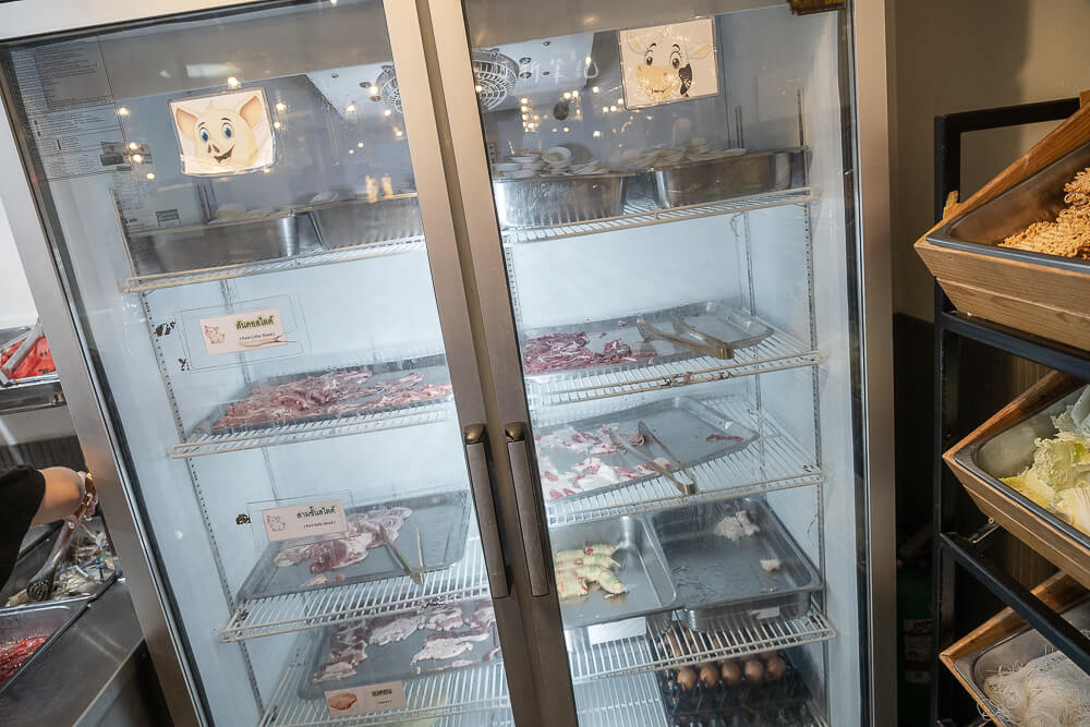 Pranakorn Grill,曼谷燒烤吃到飽,泰式銅盤烤肉,泰式火鍋,Mu Kratha,海鮮燒烤,自助吧,啤酒飲料,菜單價格,評價心得,線上訂位,營業時間,交通怎麼去,戶外座位,家庭聚餐
