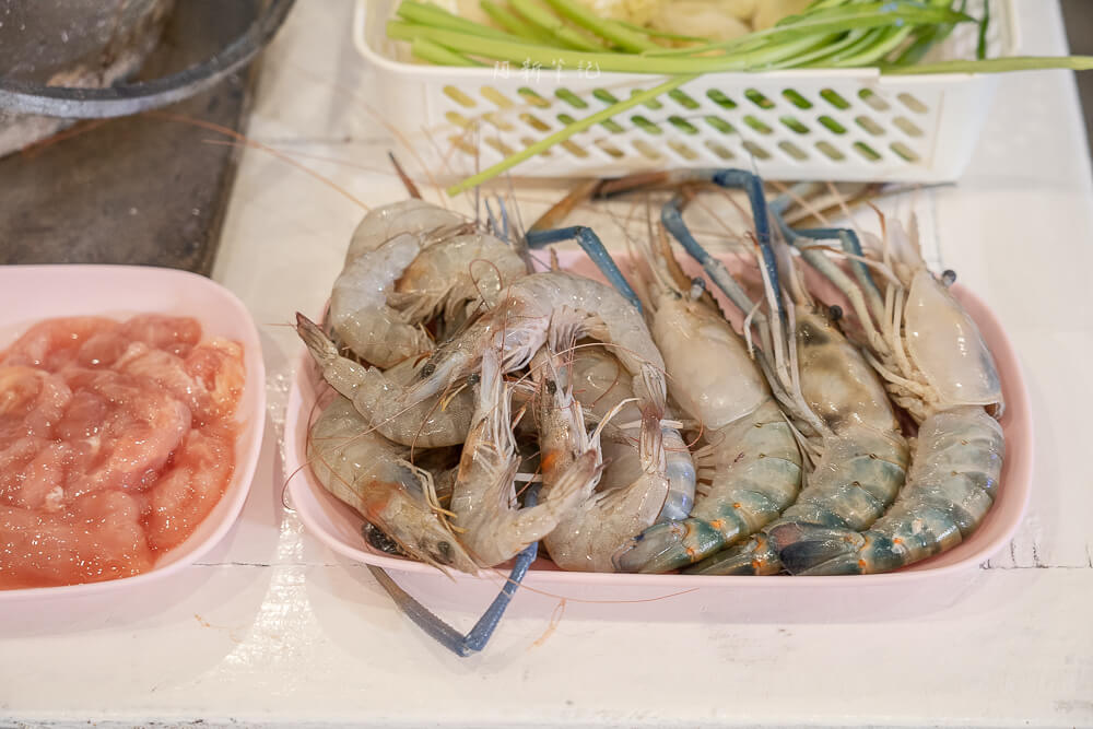 Pranakorn Grill,曼谷燒烤吃到飽,泰式銅盤烤肉,泰式火鍋,Mu Kratha,海鮮燒烤,自助吧,啤酒飲料,菜單價格,評價心得,線上訂位,營業時間,交通怎麼去,戶外座位,家庭聚餐