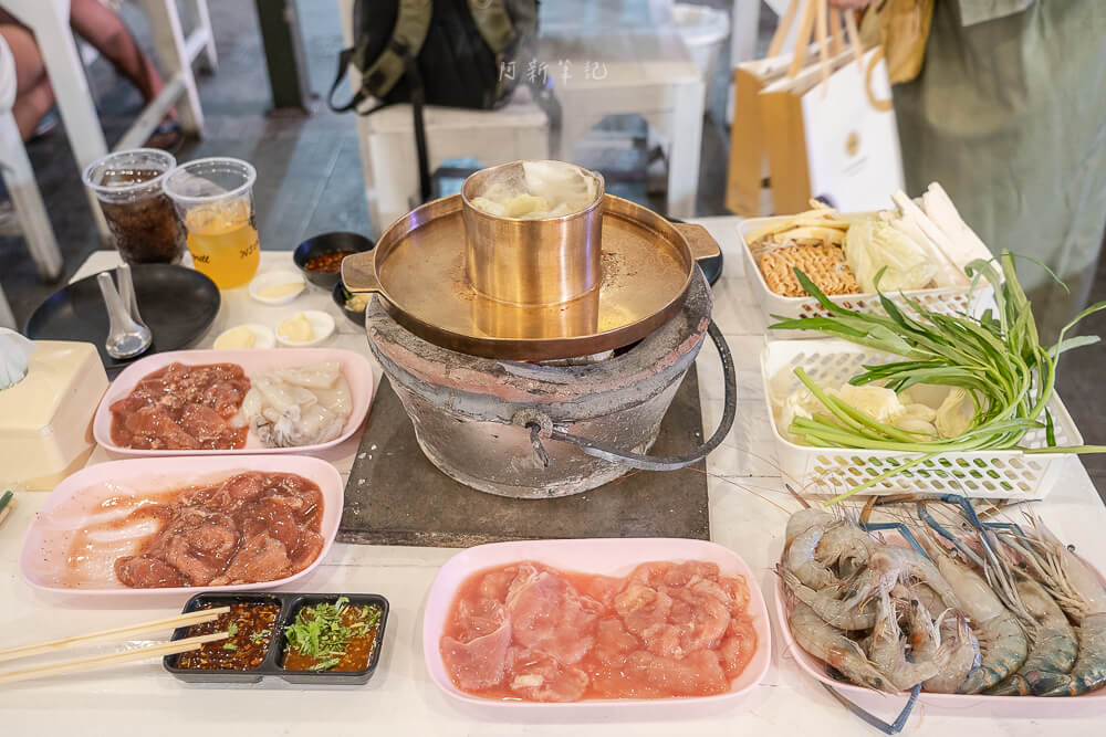 Pranakorn Grill,曼谷燒烤吃到飽,泰式銅盤烤肉,泰式火鍋,Mu Kratha,海鮮燒烤,自助吧,啤酒飲料,菜單價格,評價心得,線上訂位,營業時間,交通怎麼去,戶外座位,家庭聚餐