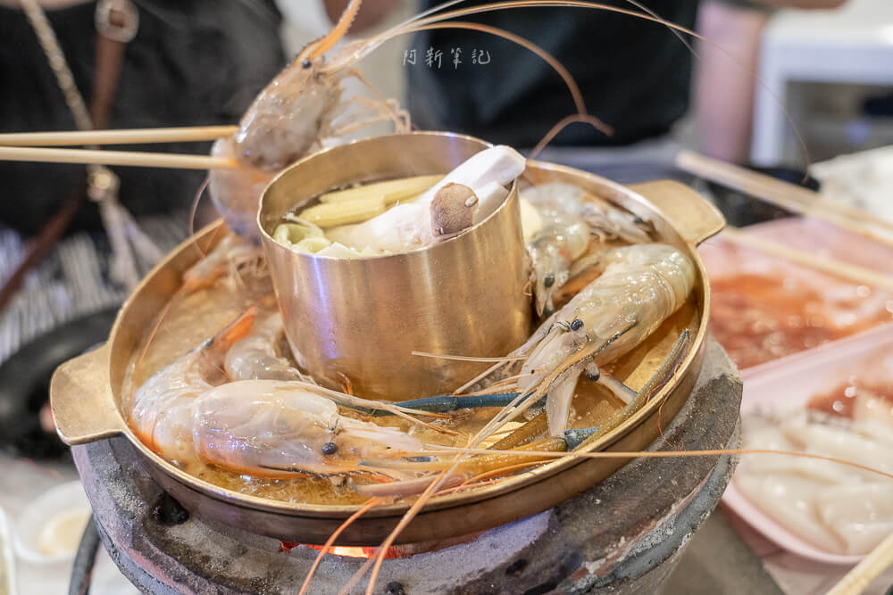 Pranakorn Grill,曼谷燒烤吃到飽,泰式銅盤烤肉,泰式火鍋,Mu Kratha,海鮮燒烤,自助吧,啤酒飲料,菜單價格,評價心得,線上訂位,營業時間,交通怎麼去,戶外座位,家庭聚餐