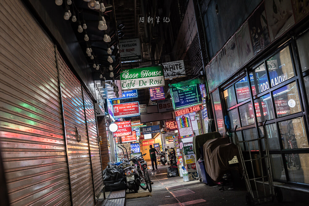 曼谷 水門市場 巷弄霓虹招牌夜景