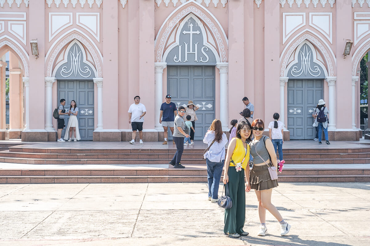 峴港粉紅教堂,Da Nang Cathedral,粉紅教堂,公雞教堂,峴港大教堂,峴港粉紅教堂介紹,峴港粉紅教堂附近景點,峴港粉紅教堂美食,峴港粉紅教堂英文,峴港粉紅教堂越南文,越南粉紅教堂,越南粉紅教堂開放時間,越南粉紅教堂歷史,Da Nang Cathedral