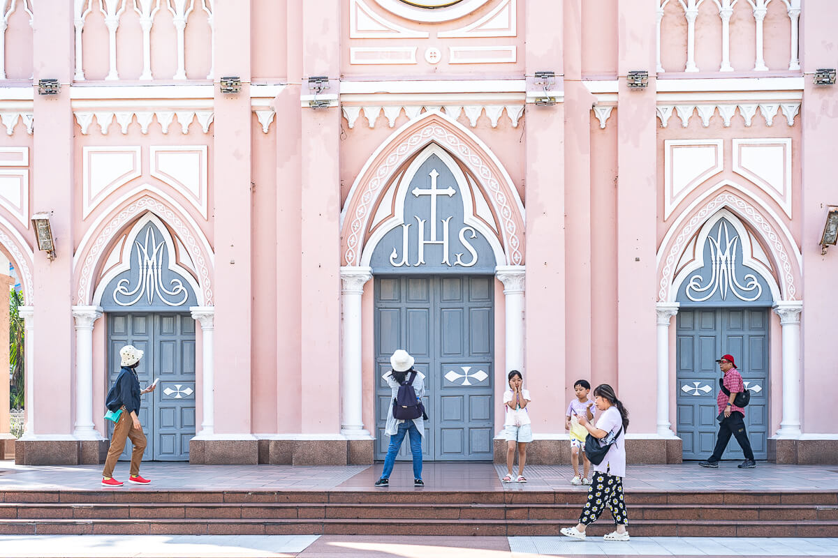 峴港粉紅教堂,Da Nang Cathedral,粉紅教堂,公雞教堂,峴港大教堂,峴港粉紅教堂介紹,峴港粉紅教堂附近景點,峴港粉紅教堂美食,峴港粉紅教堂英文,峴港粉紅教堂越南文,越南粉紅教堂,越南粉紅教堂開放時間,越南粉紅教堂歷史,Da Nang Cathedral