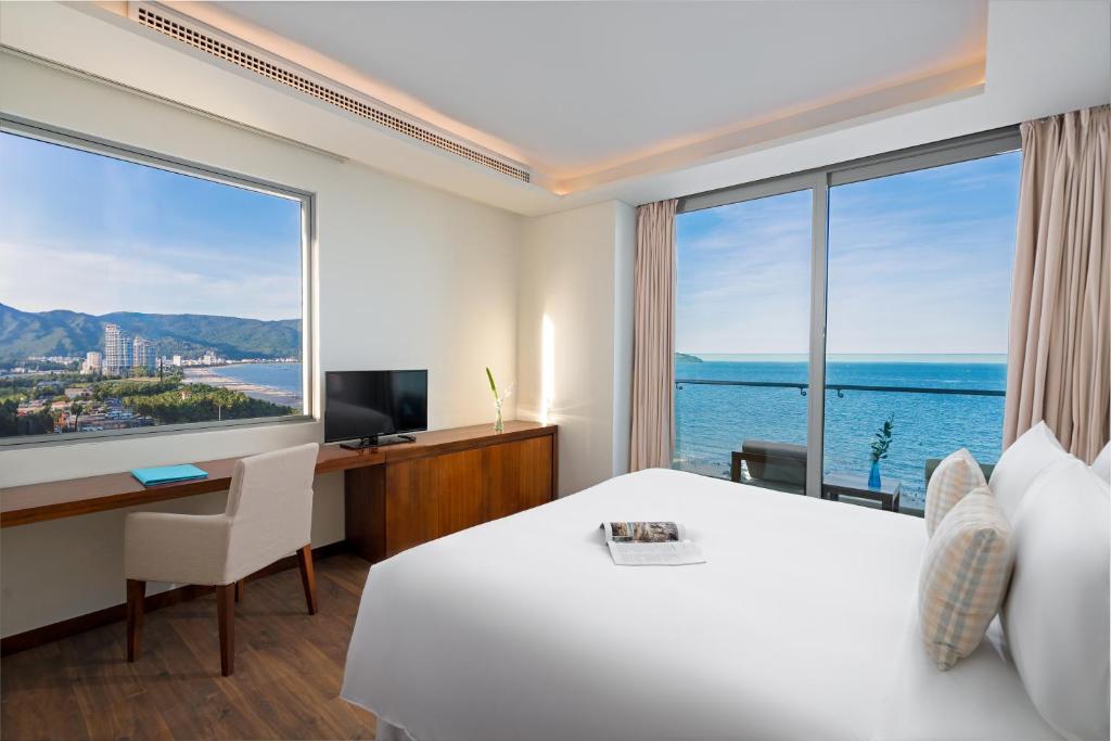 A La Carte Da Nang Beach